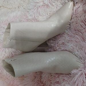 Bamboo Women's Cream Ankle Boots